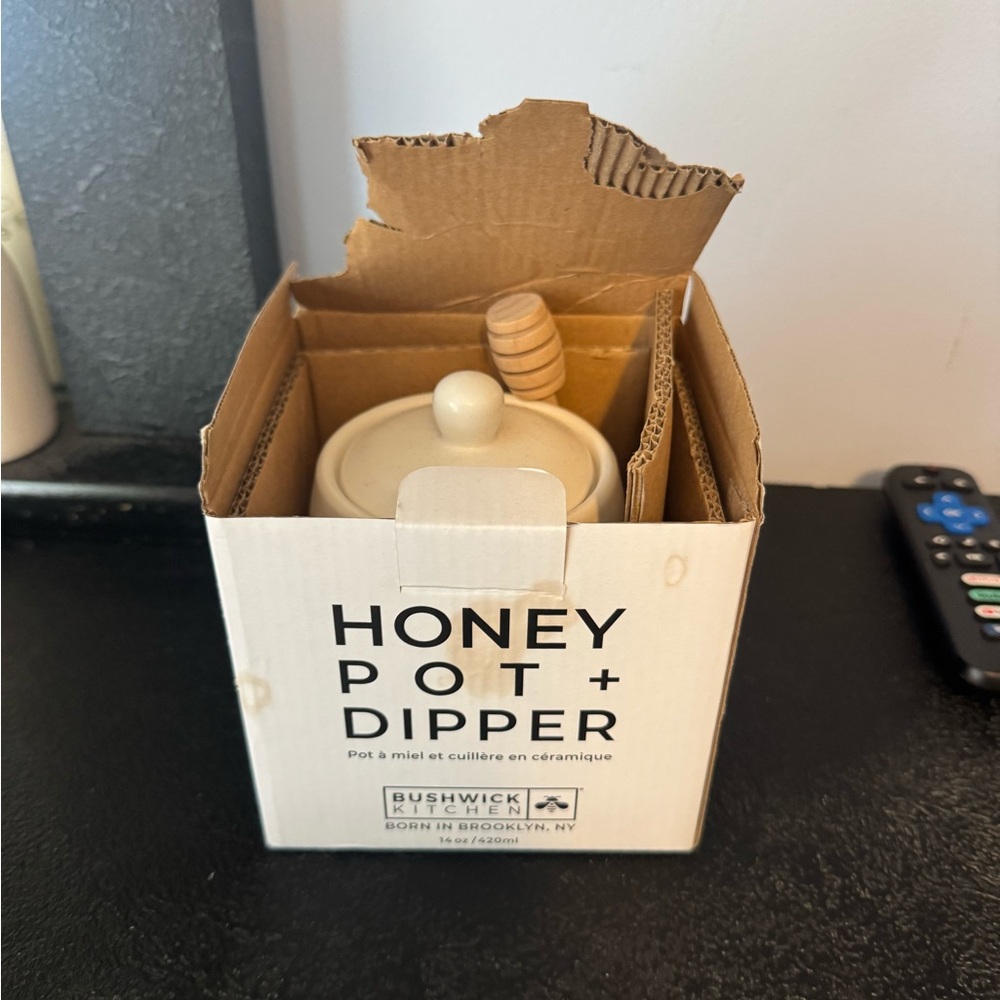 Bushwick Kitchen Honey Pot with Dipper. Cute unique and must have! NEW IN BOX. - Picture 5 of 6